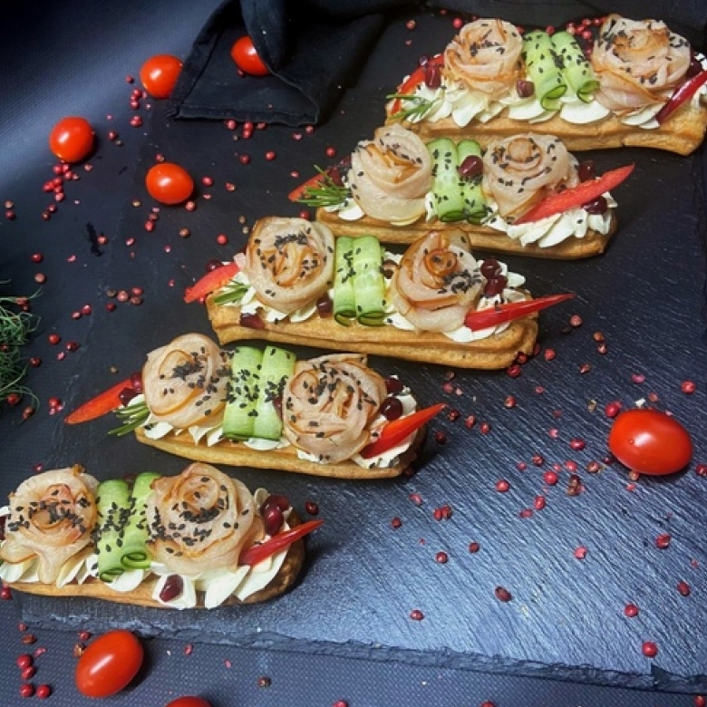 Эклеры с копченой курочкой